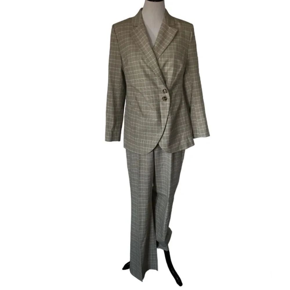 Elie Tahari Pebble Step Blazer (size 8)and Flared Pants (size 10) ⭐️